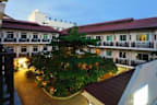 Rambuttri Village Inn