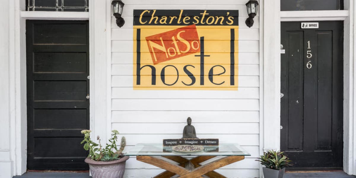 Charlestons NotSo Hostel