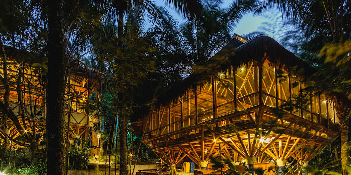 Universo Pol Bamboo Hostel