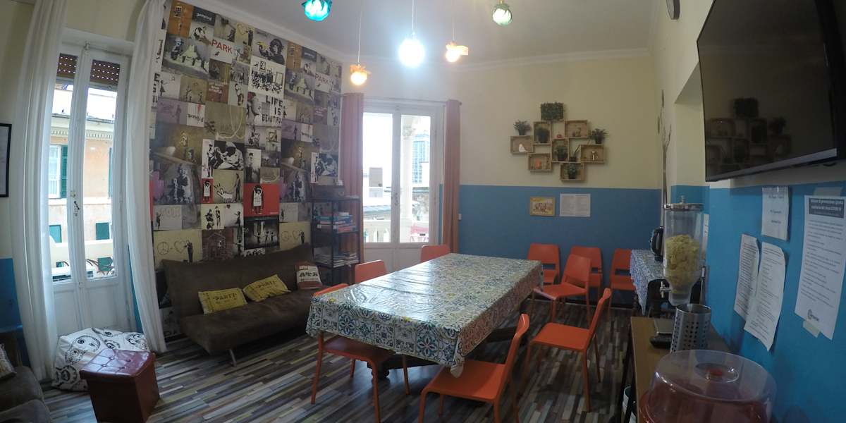 Home Genoa Hostel