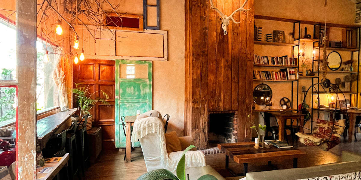 Pura Vida Mae Hostel