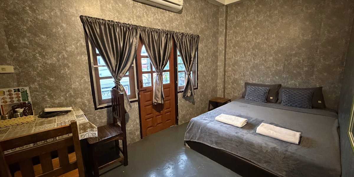 Giant Hostel
