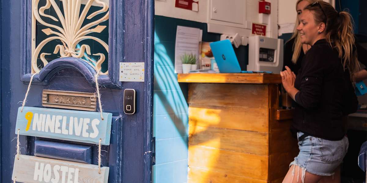 9Ninelives Hostel