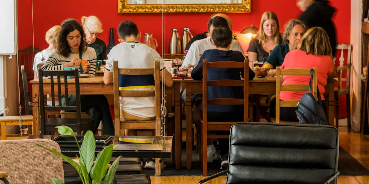 Living Lounge Hostel