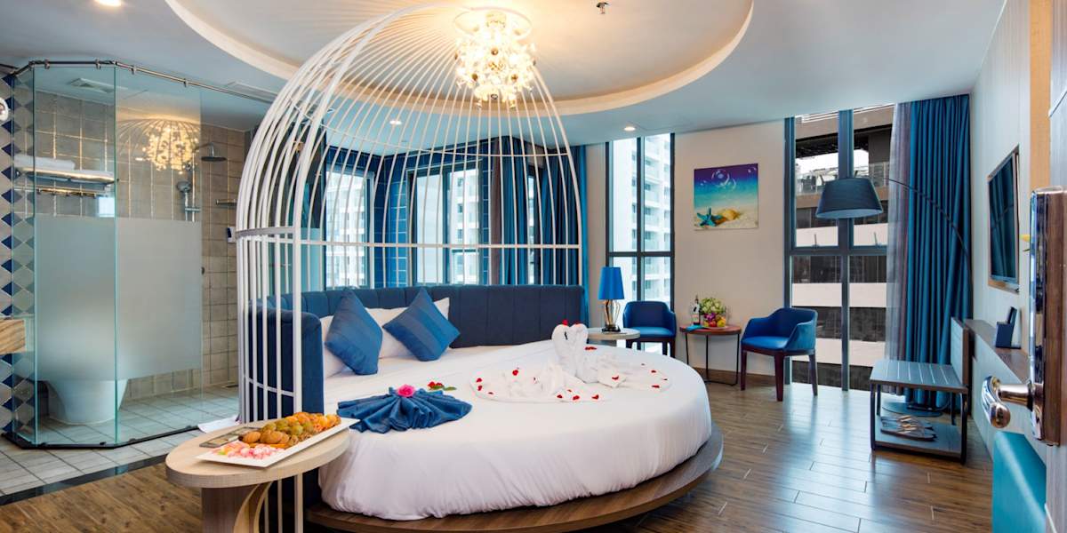 Aaron Hotel