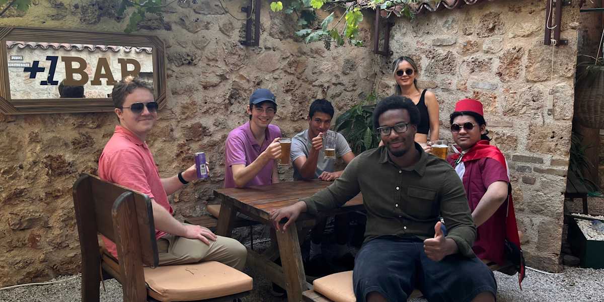 Kuyu Beergarden & Hostel