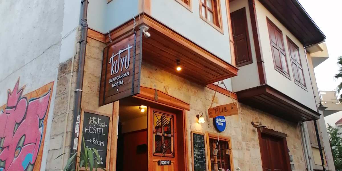 Kuyu Beergarden & Hostel