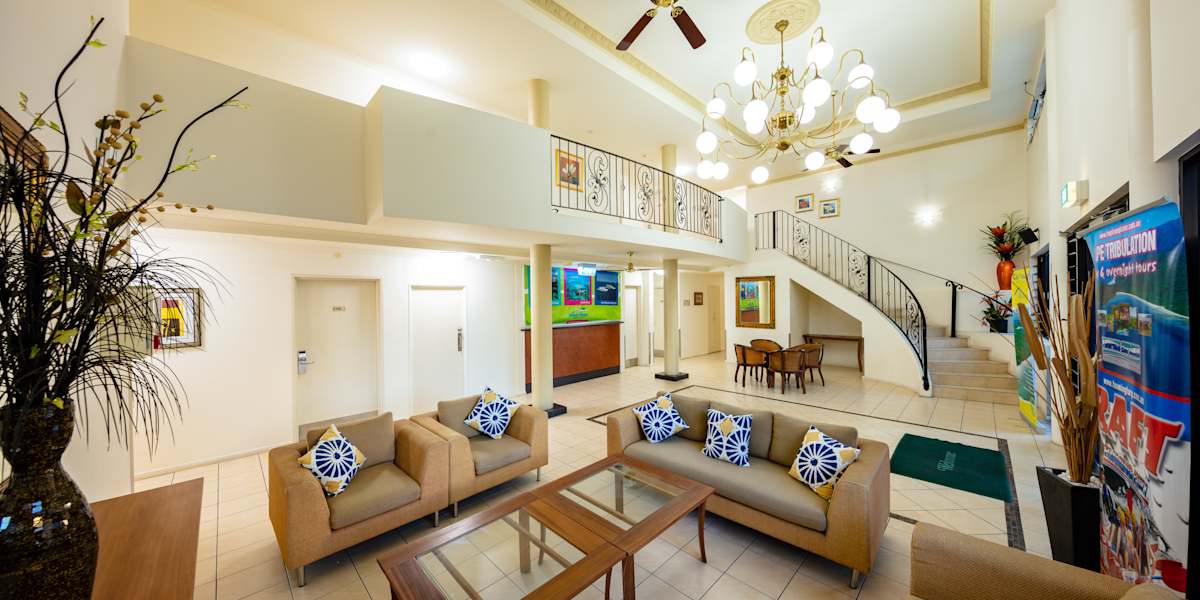 Queens Court Hotel
