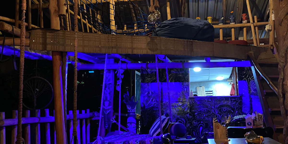 Noname Hostel And Cafe