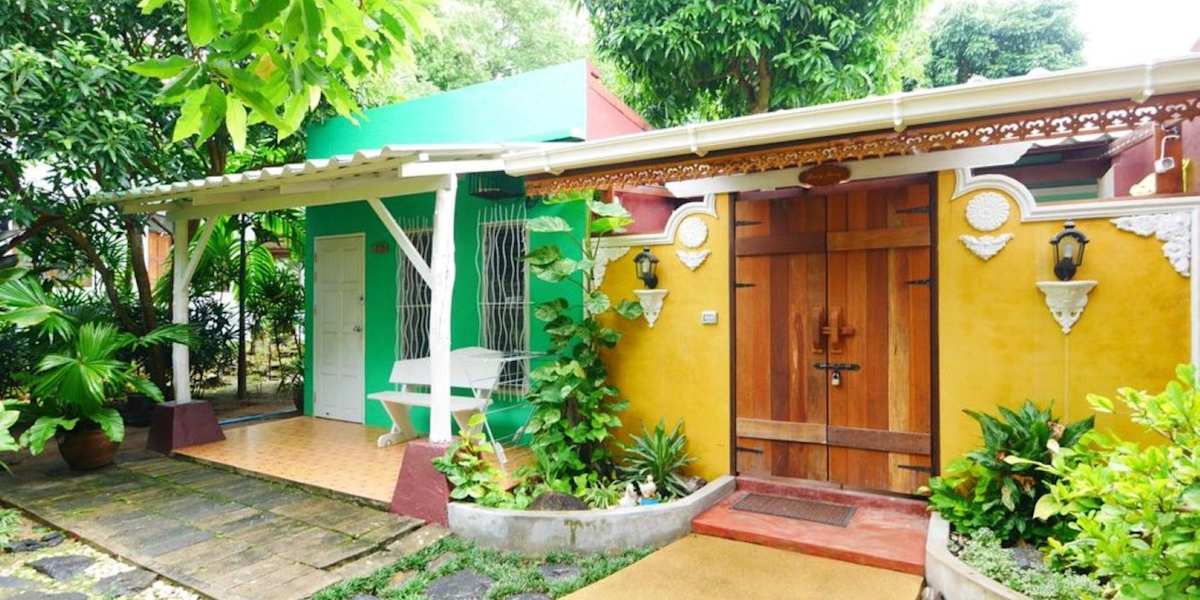 Forest Bungalows & Mama's Restaurant