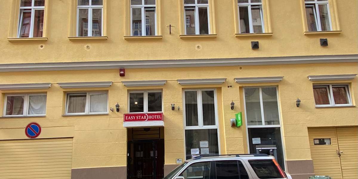 Easy Star Hotel