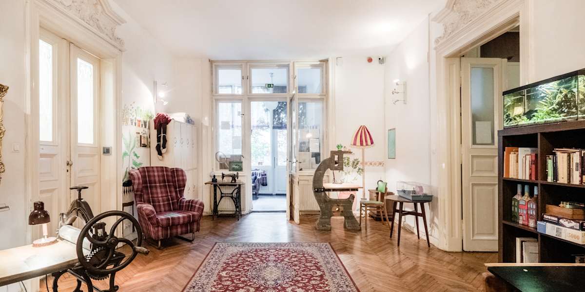 Baroque Hostel & Coworking