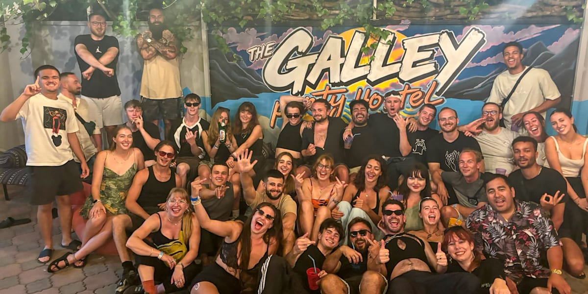 The Galley Party Hostel, Social & Solo Travellers + Day Tours