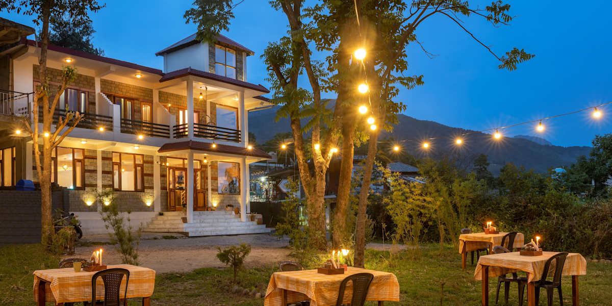 The Birdhouse Villa, Bir
