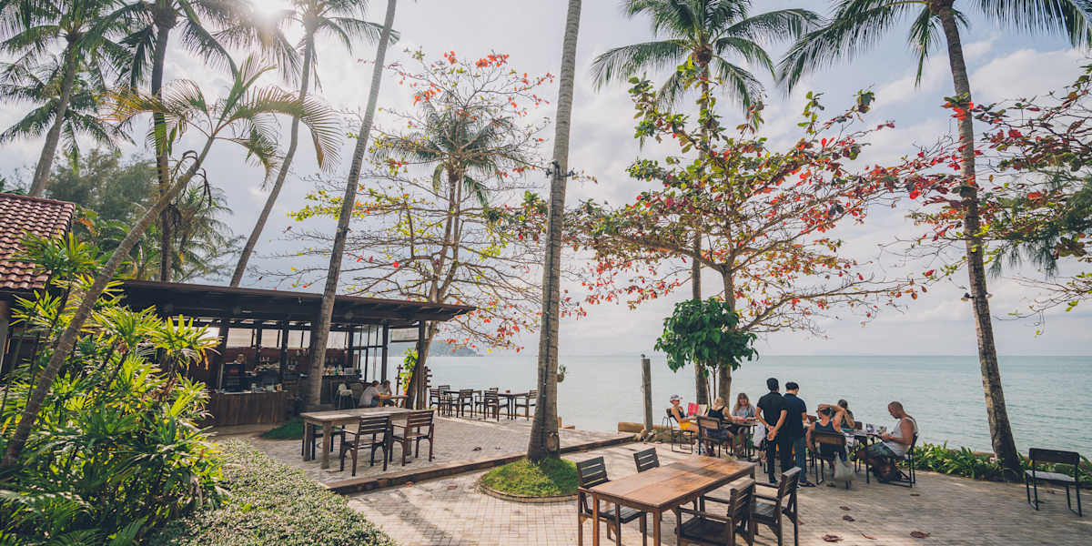 Chill Inn Lipa Noi Hostel and Beach Cafe