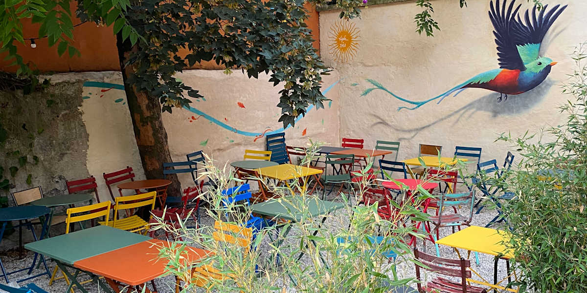 Yasi Hostel