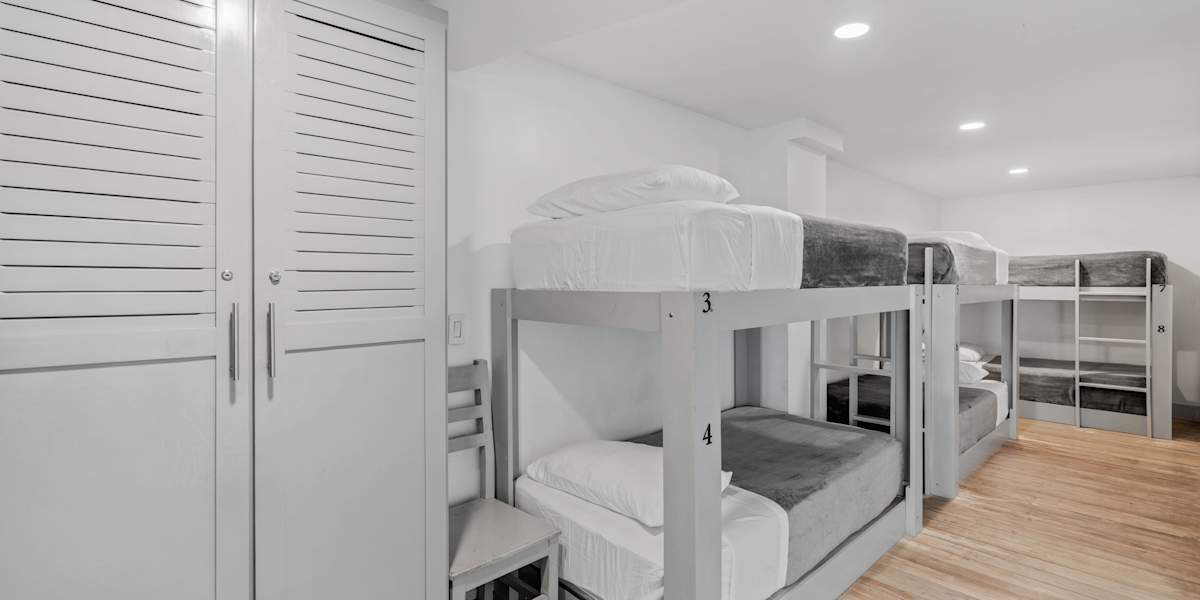Iguana Surf Camp & Beachfront Hotel