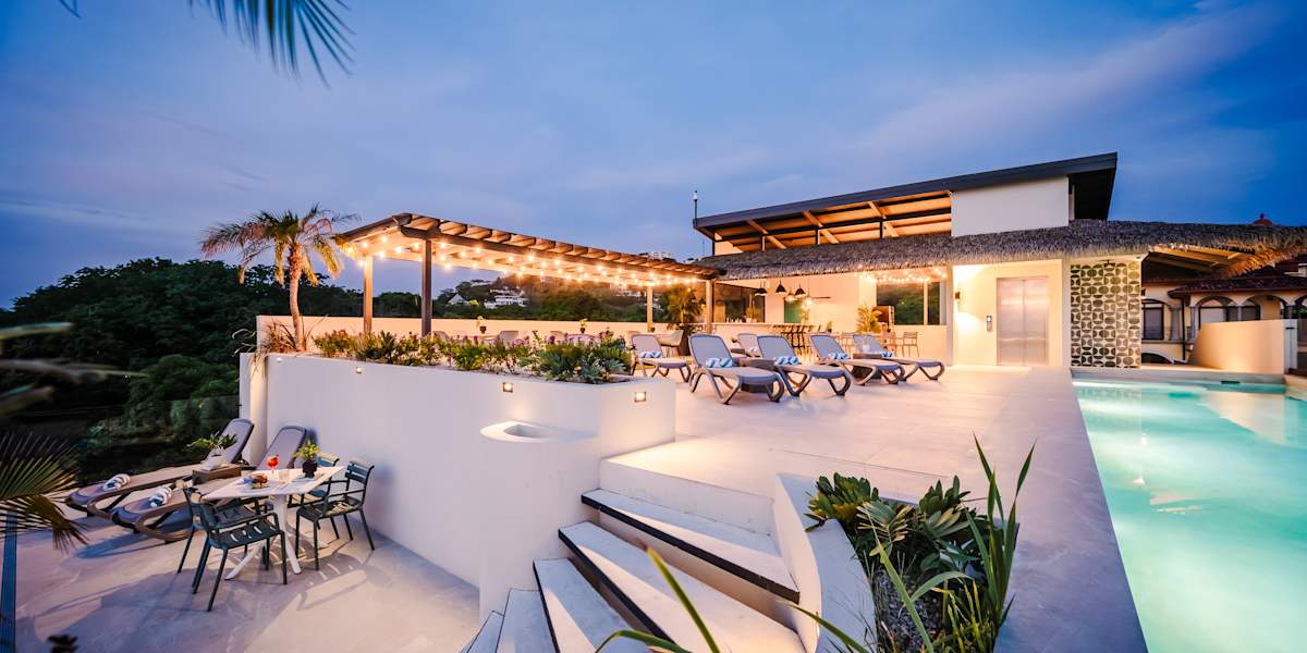 Iguana Surf Camp & Beachfront Hotel