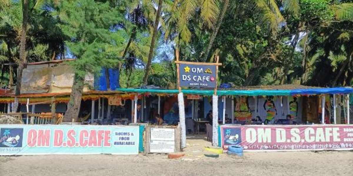 Om D S Cafe 51 & Beach Stay