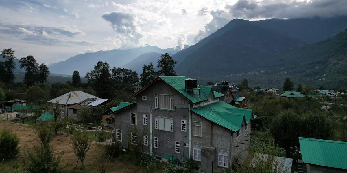Flüstern Hostel and Café