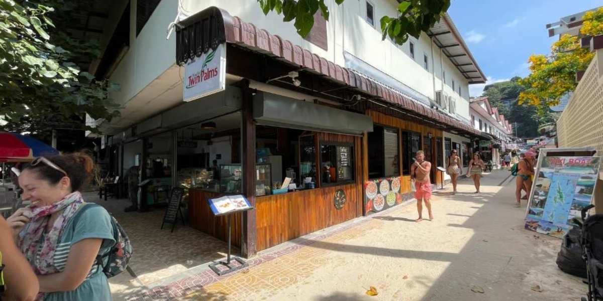 Twin Palms Hostel, photo 1 of 5