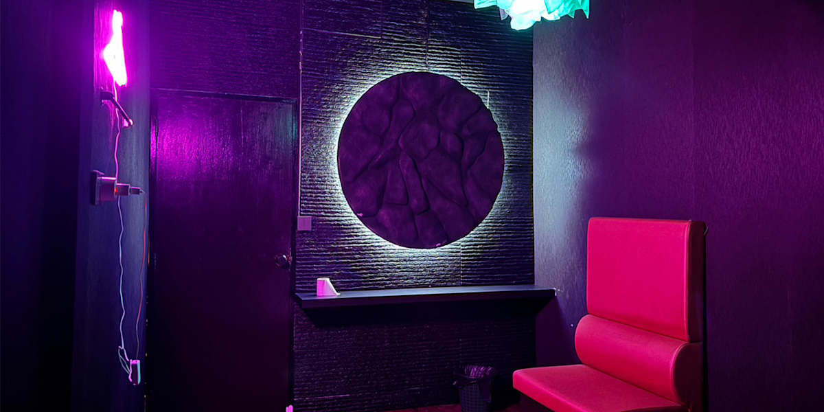 Doctor Alien Hostel, Don Mueang
