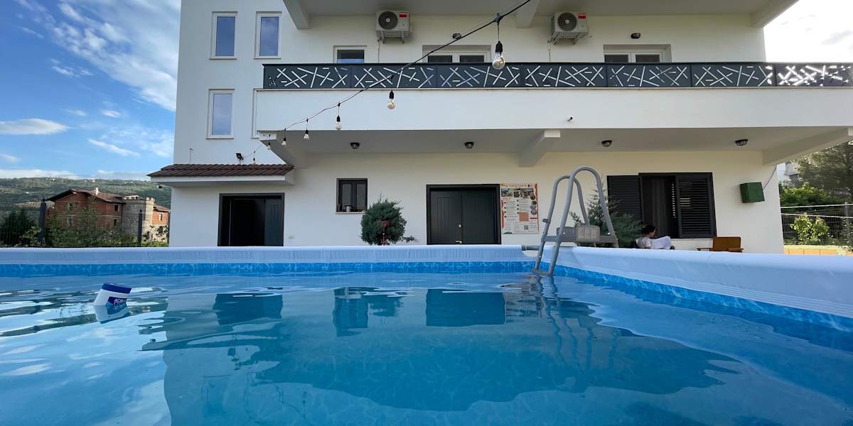 Baza Hostel - Swimming Pool
