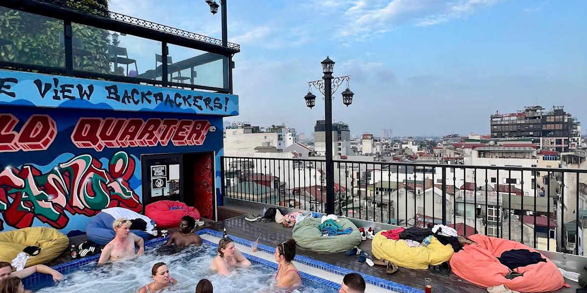 Lake View Backpackers Hostel Rooftop Bar