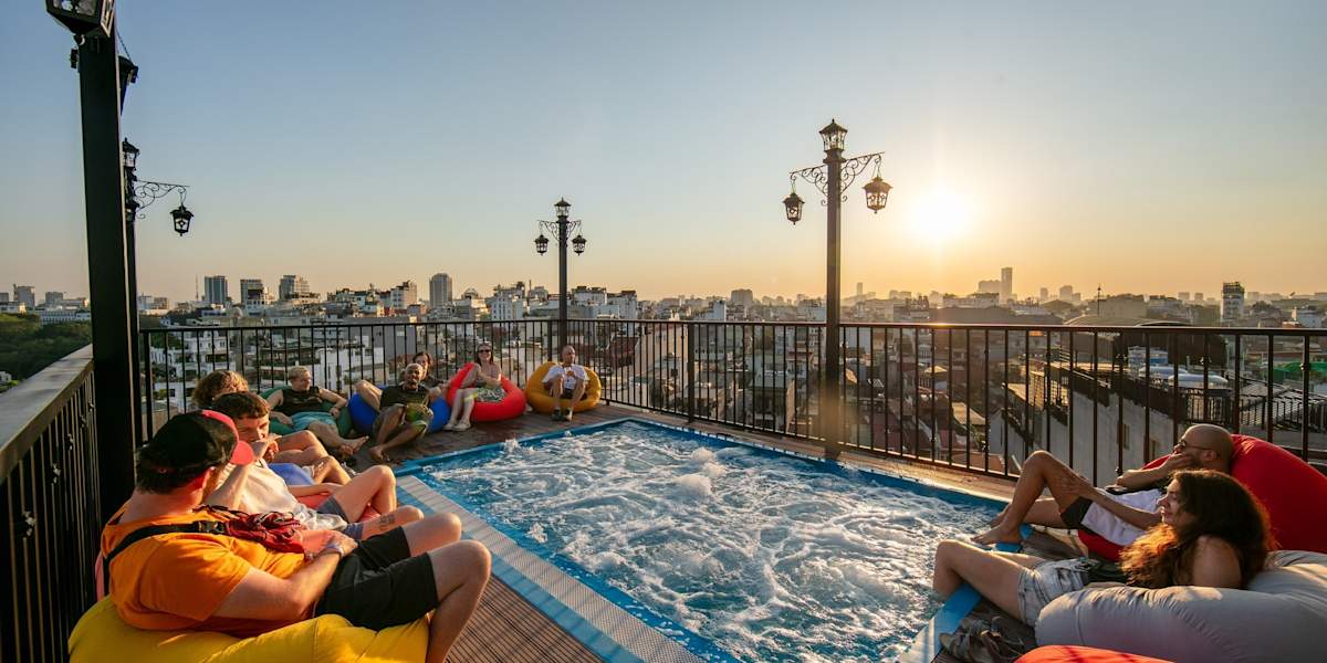 Lake View Backpackers Hostel Rooftop Bar