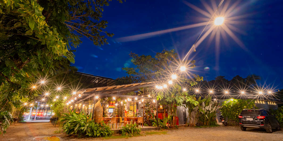 100% Cafe Moto Hostel