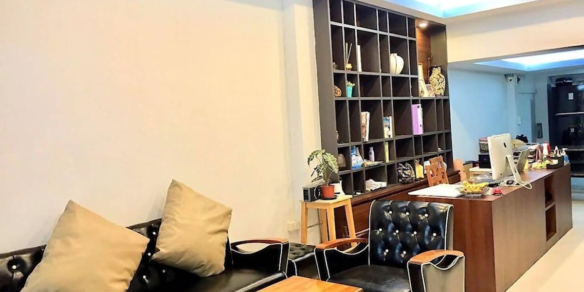 Asok Montri Hostel