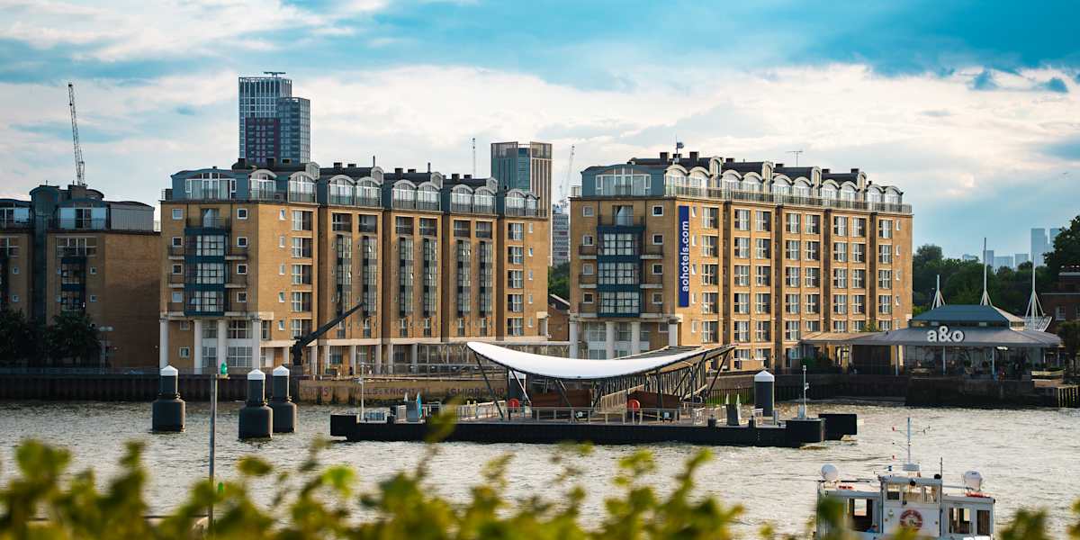 a&o London Docklands Riverside
