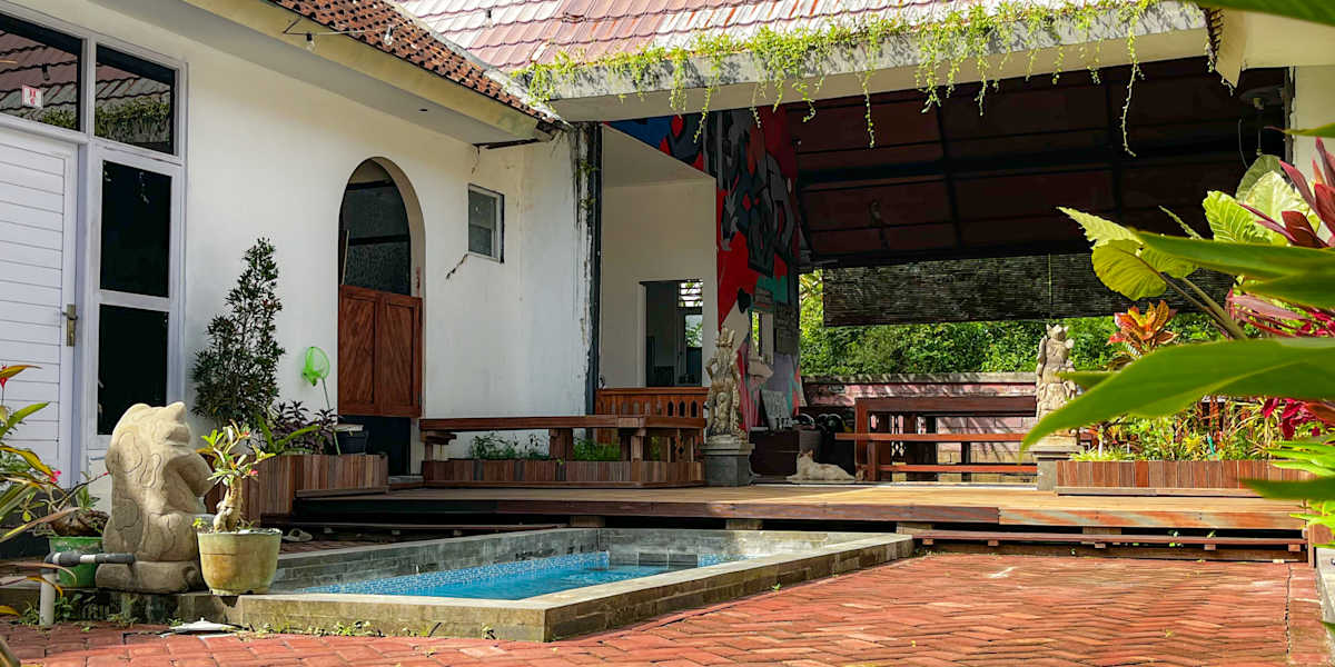 Southern Oasis Backpackers