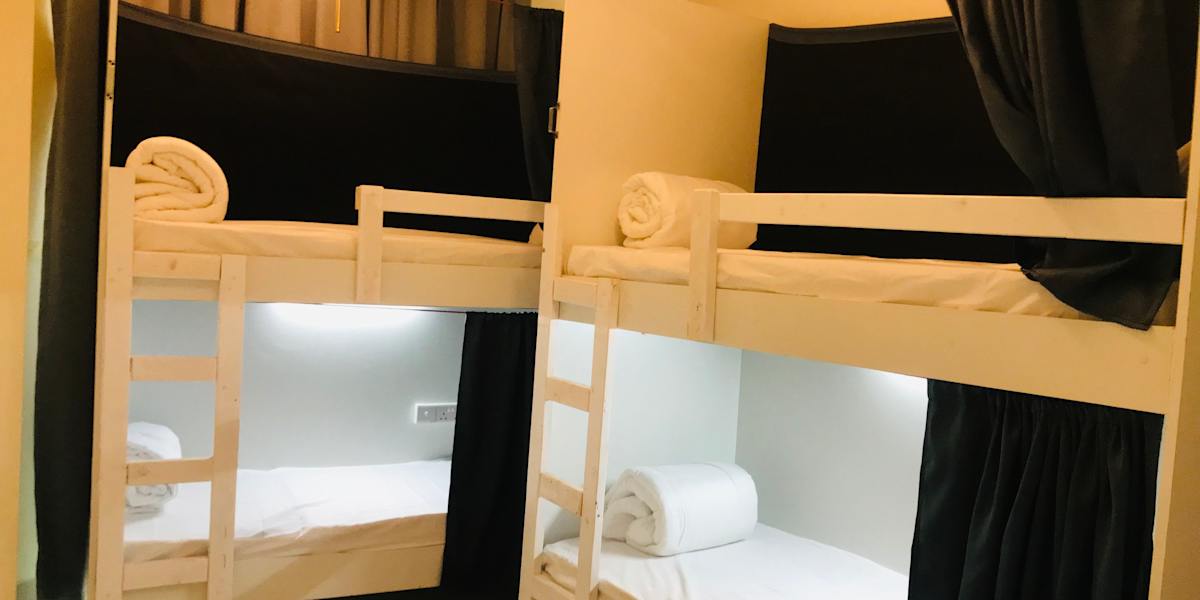 Modern Shared Apartment Hostel with Pool & Gym Access