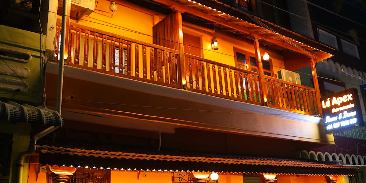 Le Apex Hostel