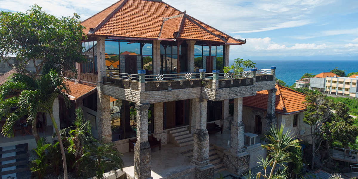 Uluwatu Mansion Hostel