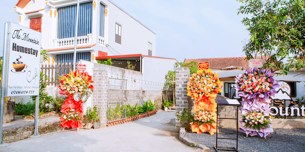 The Mountain Homestay & Cafe