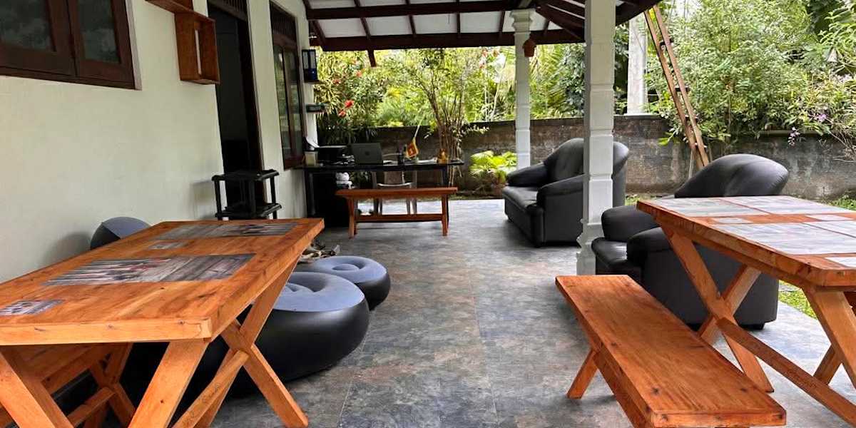 R BackPacker Hostel