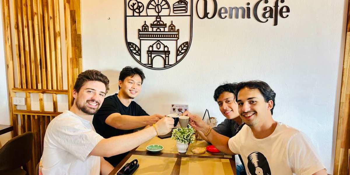 Demi Cafe and Hostel