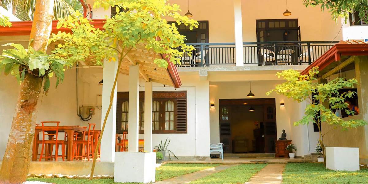 AYUBELLO Hostel & Suites