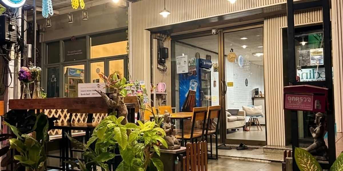 J Cafe & Hostel
