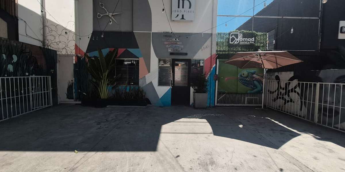 Nomad Hostel e Bar