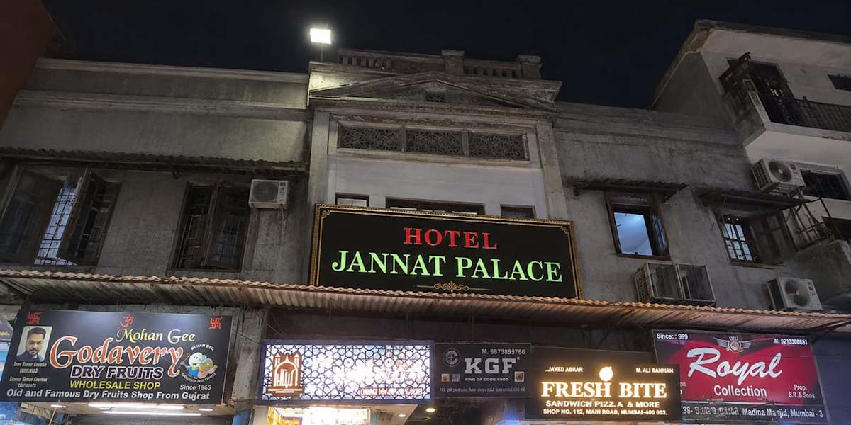 Hotel Jannat Palace Near Jama Masjid