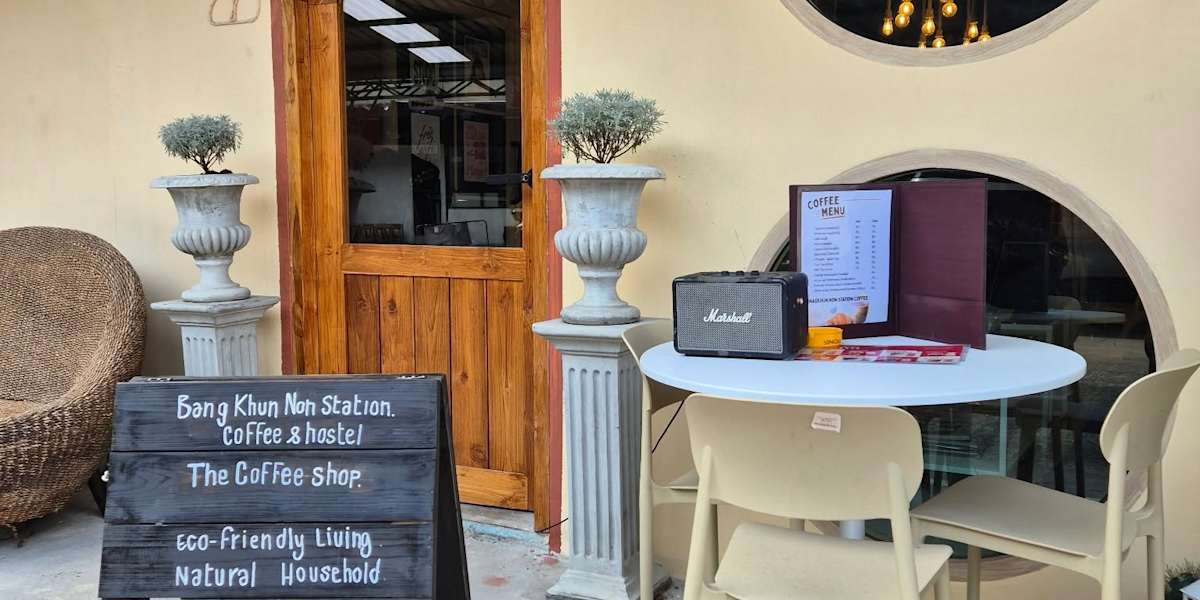 Bangkhun Non Station Coffee & Hostel