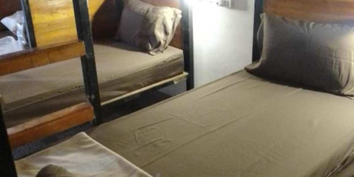 Universal Hostel