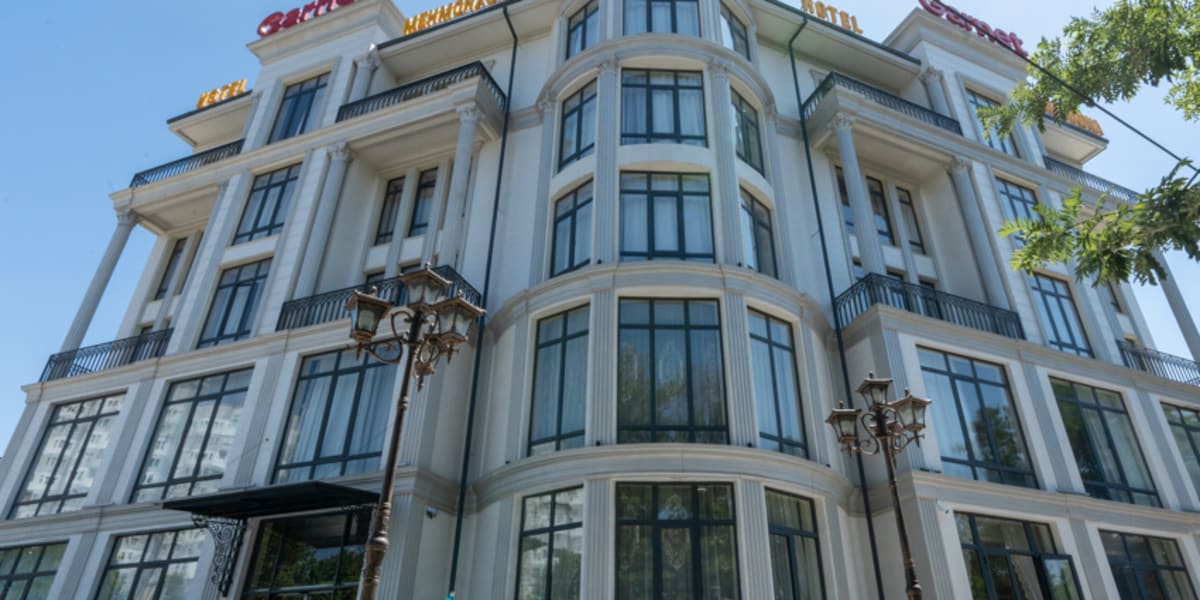 Garnet Hotel