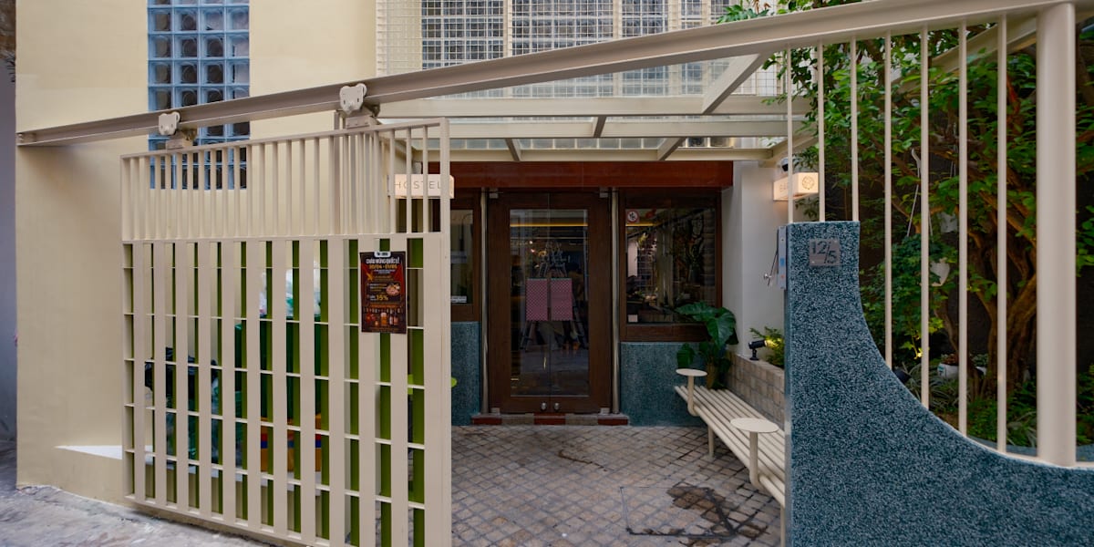 Tropics Hostel & Bar
