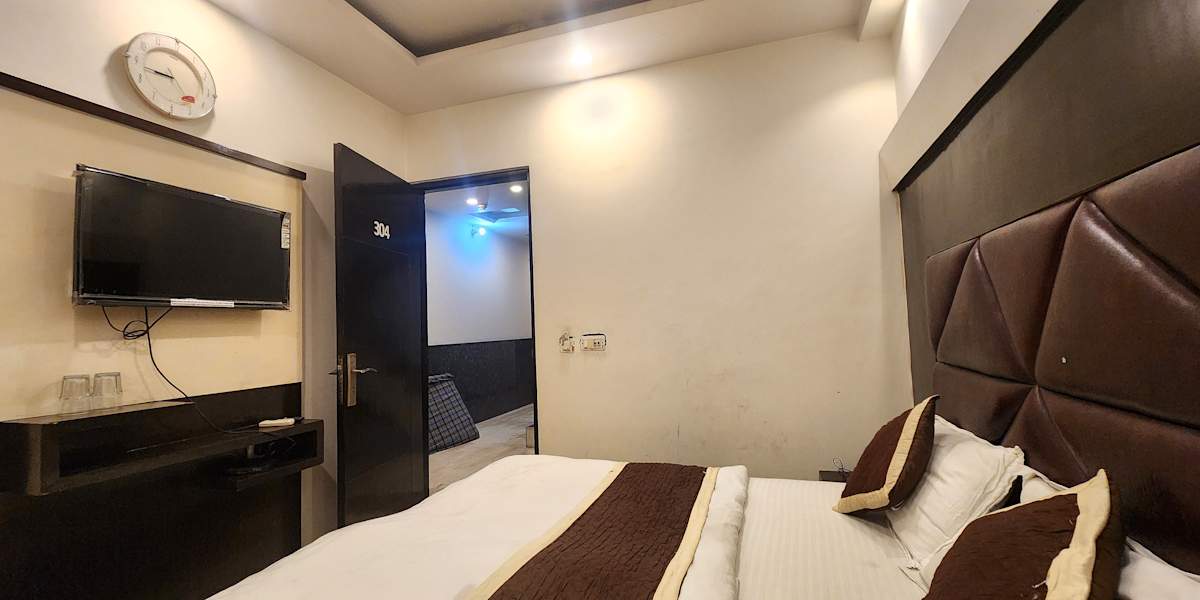 Oly Hotel Ruhaan