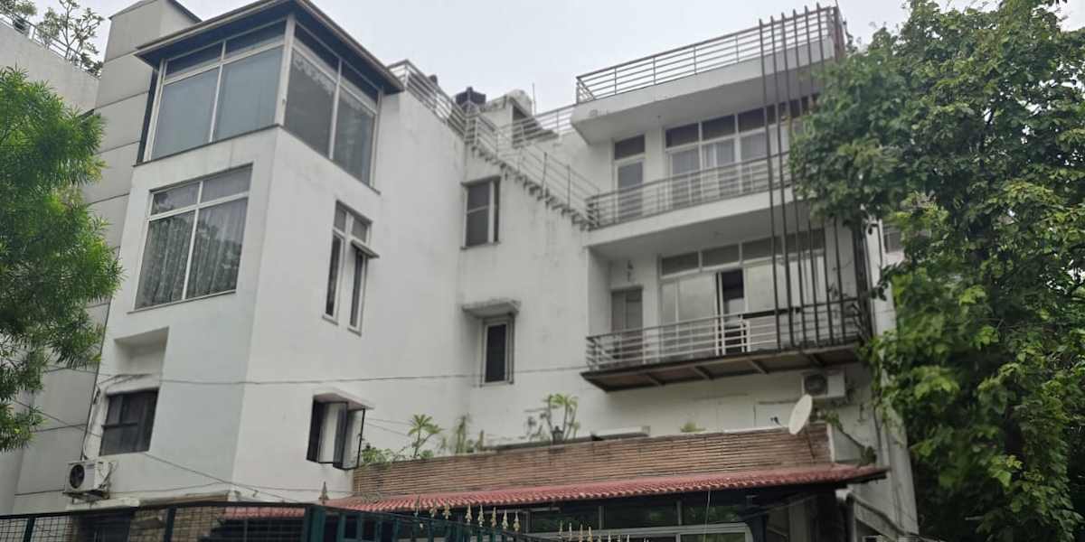Slepyy Fox- Backpacker Hostel in Greater Kailash