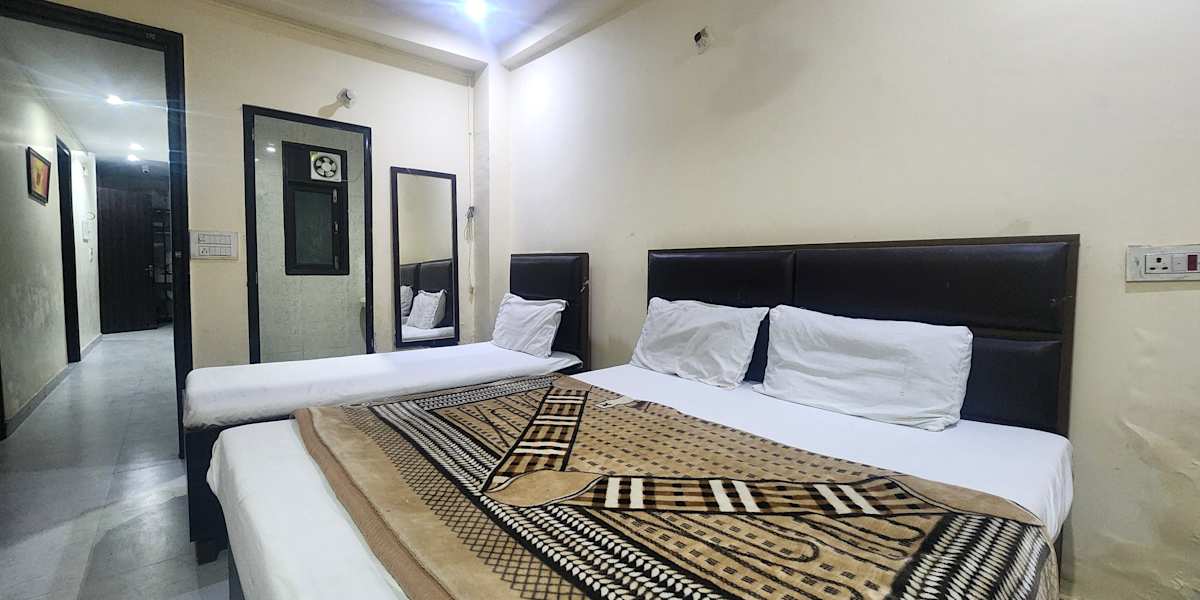 Oly Hotel Star In Near Ashram metro